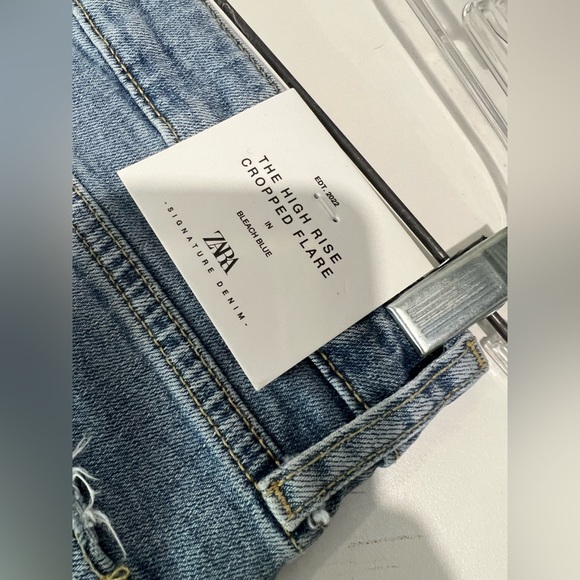 (NEW) Zara High Rise Cropped Flare Jean in size 38 - Picture 3 of 9